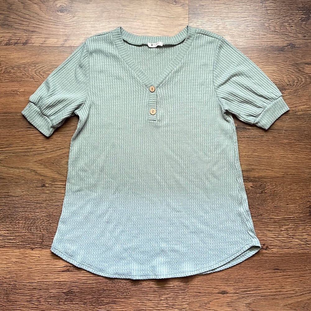 Short cuff sleeve tunic/top